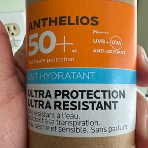 Anthelios Ultra Protection Hydrating Sunscreen - brand new SPF 50